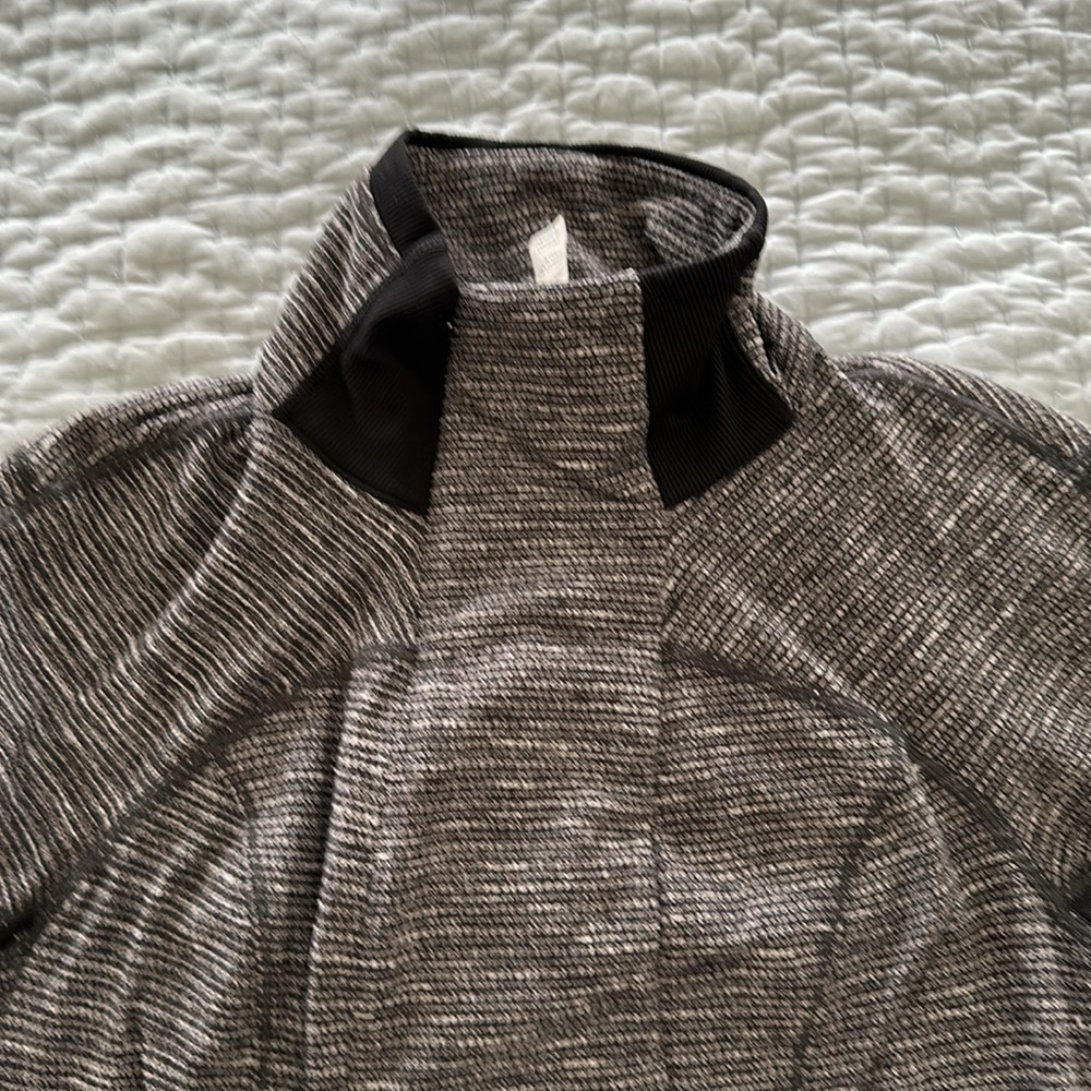 Lululemon 1/4 zip - Picture 2 of 4
